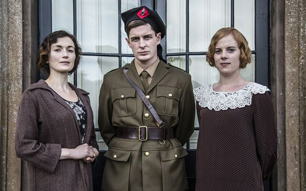 Film: Wenn die Nachtigall fällt - Aus Liebe wird Krieg - Bild1